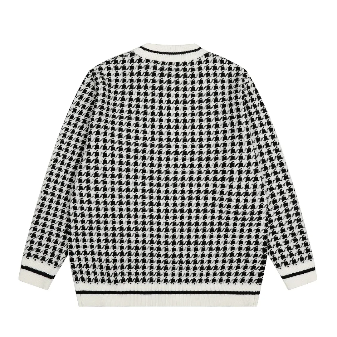 P250 Top quality" Style number: DS807# (not off the shelves all year round) [Ralph Lauren houndstooth pony embroidery logo men's style round neck knitted cardigan] ✅Ralph Lauren Ralph Lauren classic basic versatile men's style houndstooth plaid knitted cardigan jacket ✅Main supplier platform live broadcast Wholesale entities Out of stock will be replenished Not off the shelf ✅ZP quality 1:1 pattern making Scan the code to enter the GF website Counter quality ✅Details and quality are the only one in Guangzhou. Imported quality. Focus on high-end. Cost-effective. Needless to say good quality. ✅Restore the original version. The maximum size can be worn up to 200 pounds. Loose, comfortable and stress-free. ✅The upper body is simple and easy to put on. A must-have for male idols. Good-looking clothes are never picky. A must-have for male idols. Size: S-XL Color: Black White